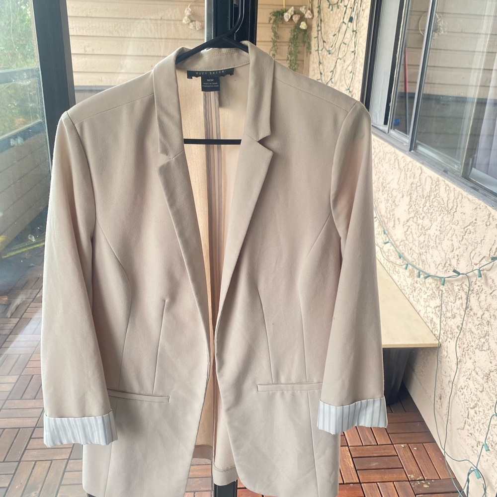 Suzy Shier Light Beige Blazer